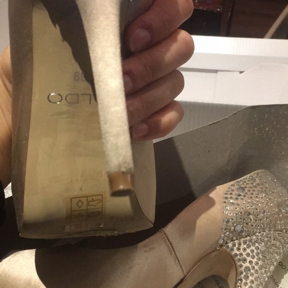 Aldo cream satin pumps with silver/clear gems on heel (not blue as seen in pics) - Picture 8 of 8